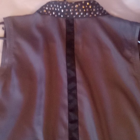 Sleeveless blouse - Picture 4 of 4